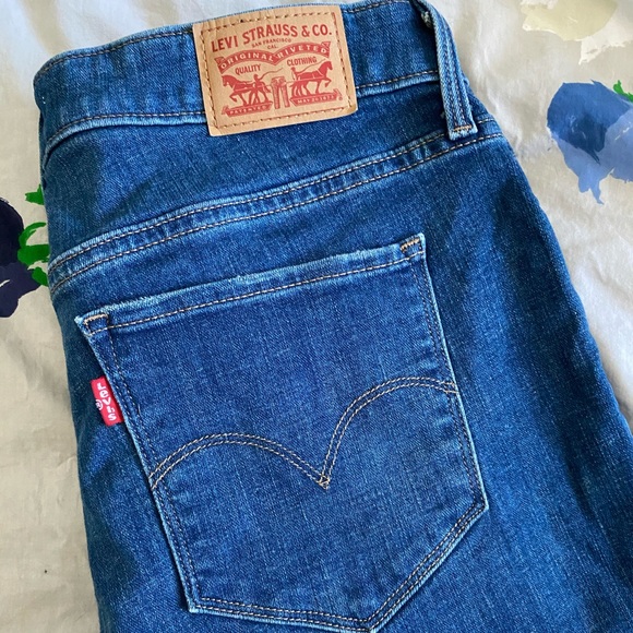Levi’s 310 shaping skinny